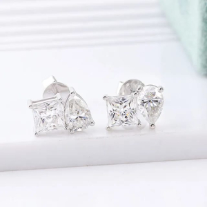 janey Natural Claw Set Designer Diamond Earrings