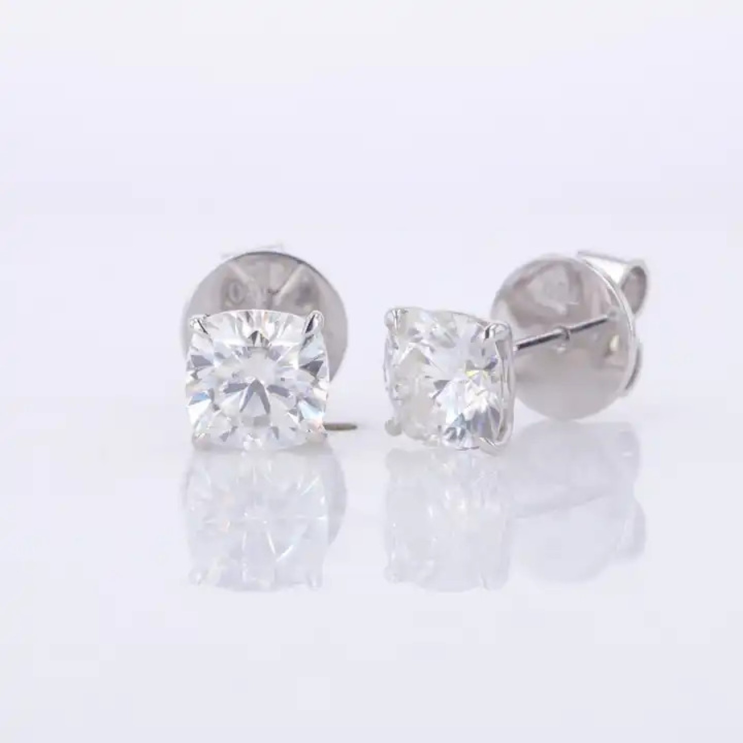 0.20 - 2.00 Carat Natural Studs Diamond Earrings